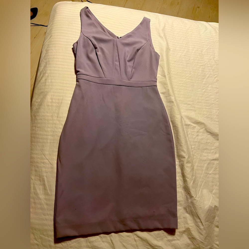 A knee-length dress suitable for official events or important occasions.